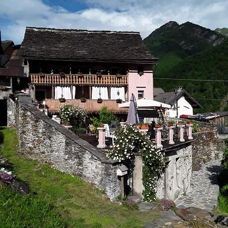Shanty Calasca-Castiglione Luaran gambar