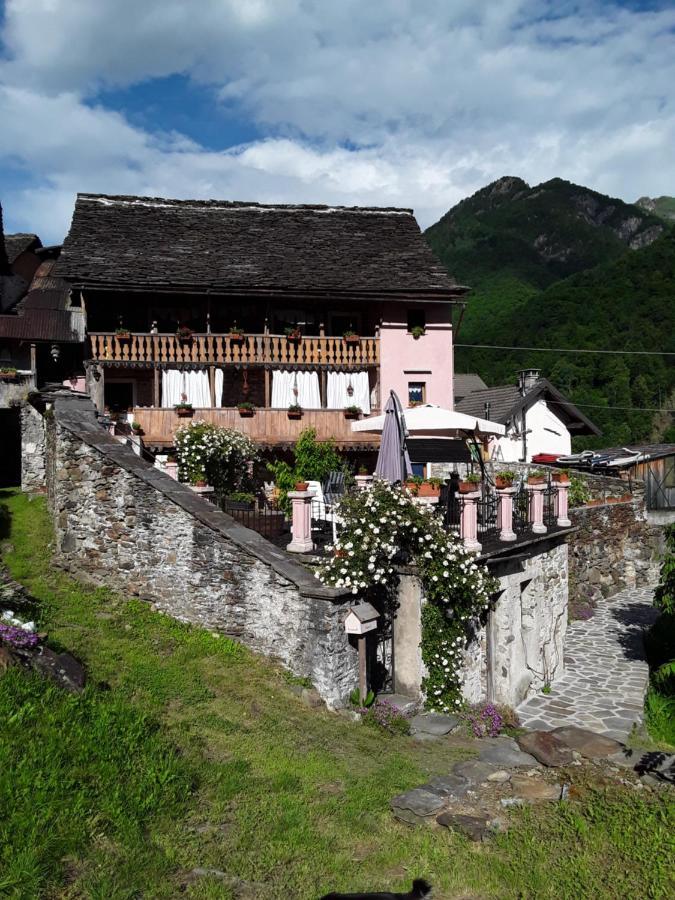 Shanty Calasca-Castiglione Luaran gambar